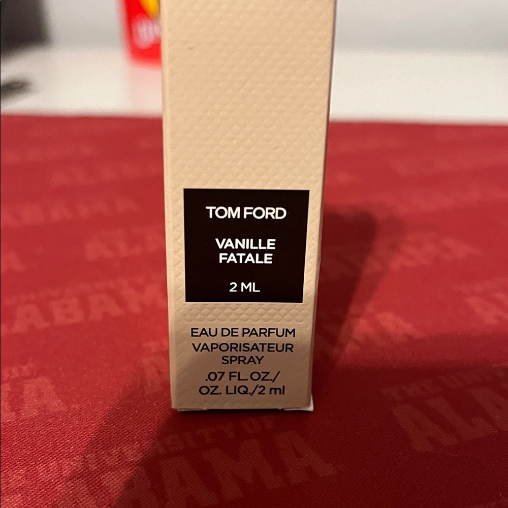 Tom Ford Vanille Fatale 2ml Sample - Cream & Black